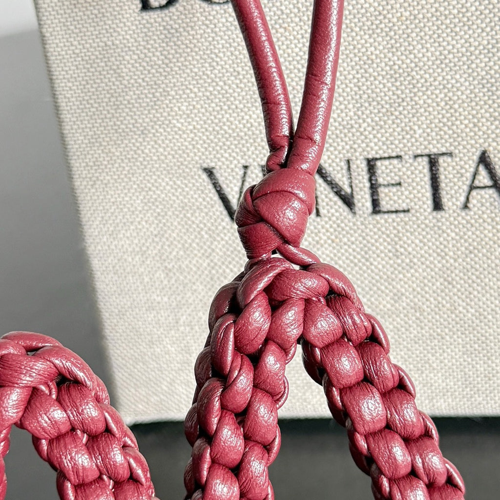 보테가 베네타 / 레터 M 참