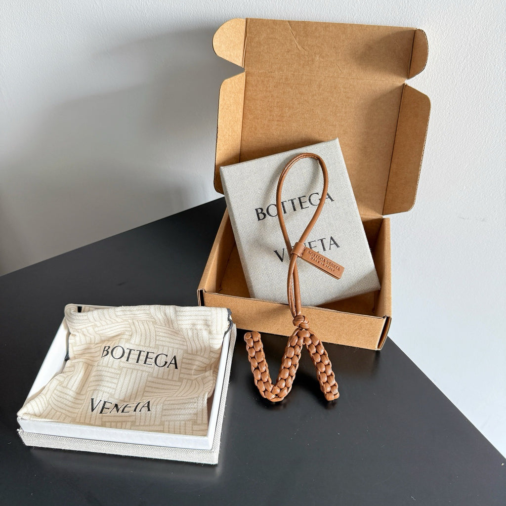 보테가 베네타 / 레터 N 참