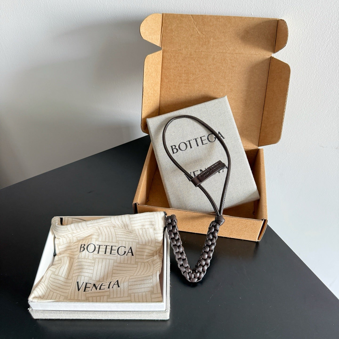 보테가 베네타 / 레터 V 참
