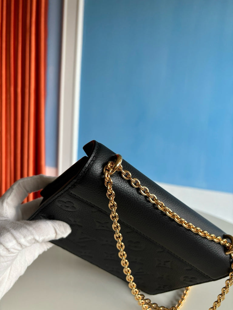 루이비통 / 월릿 온 체인 로지