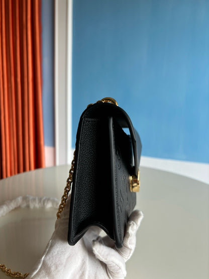 루이비통 / 월릿 온 체인 로지