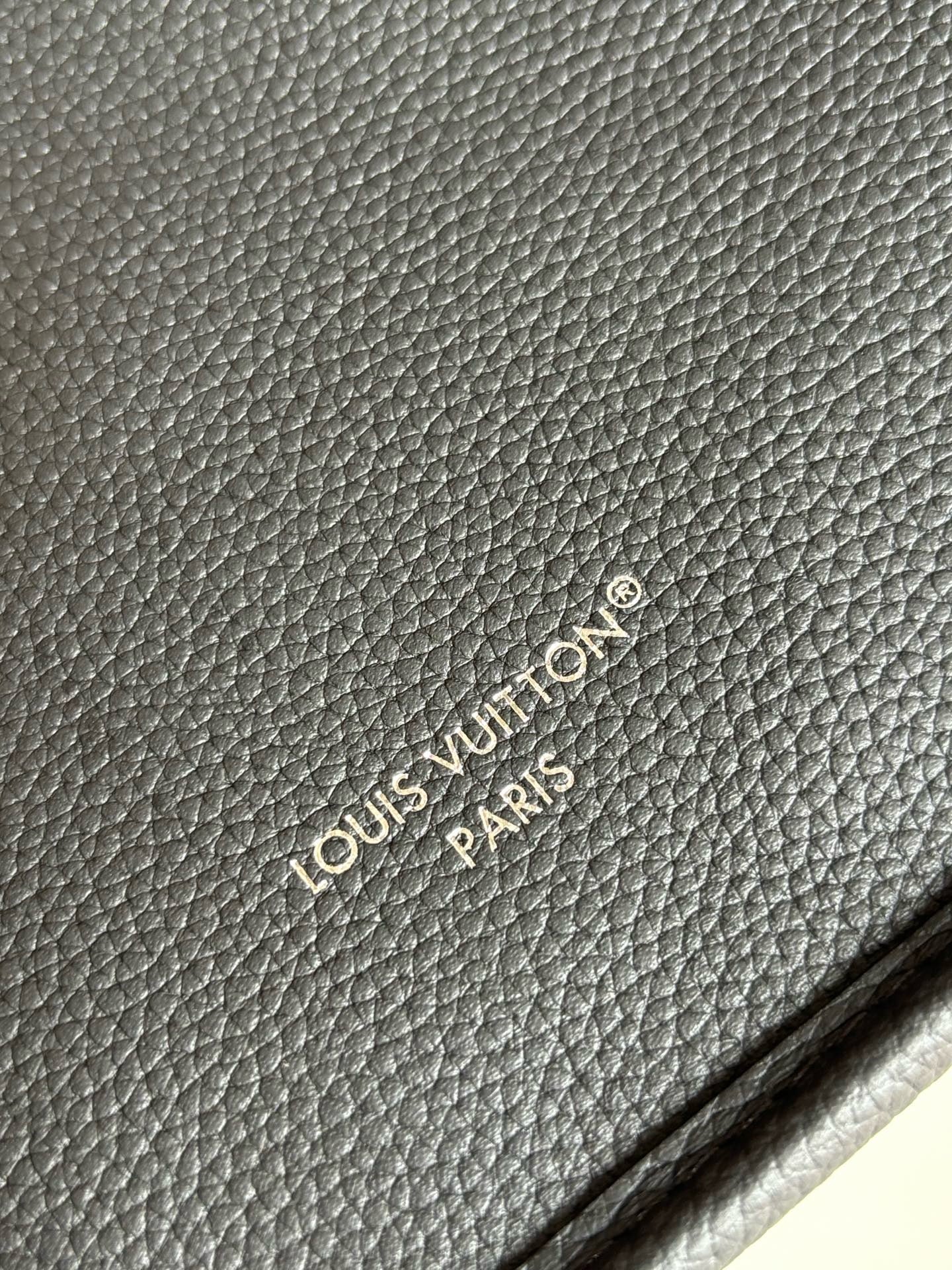 루이비통 / 네버풀 반둘리에 인사이드 아웃 BB