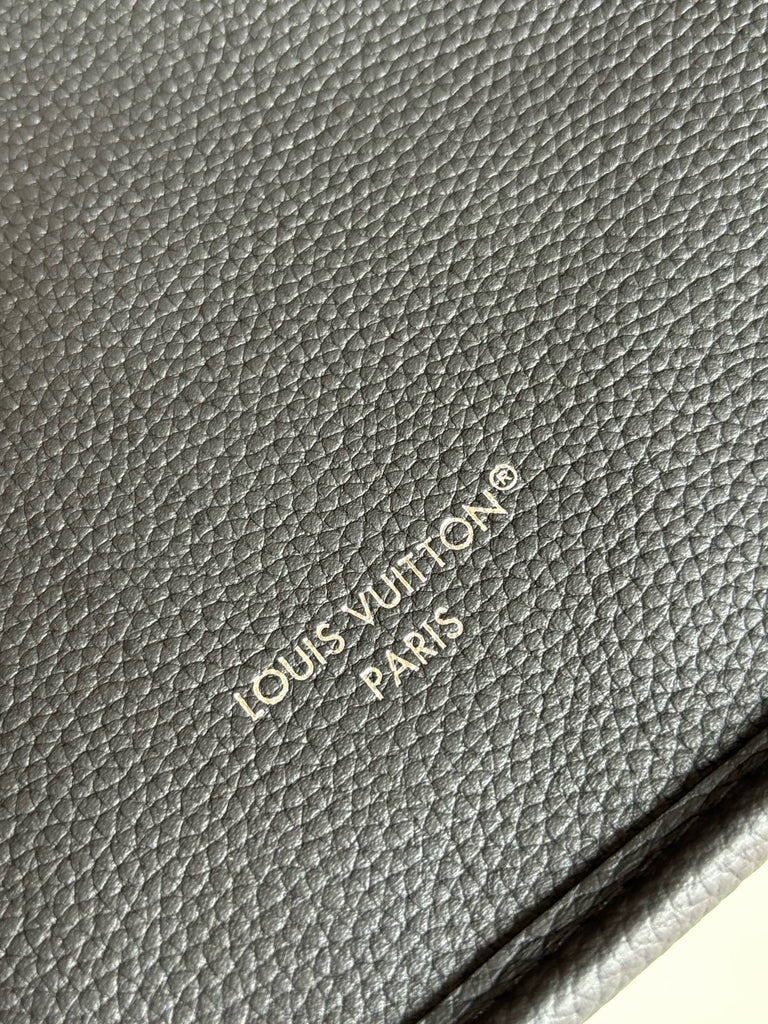 루이비통 / 네버풀 반둘리에 인사이드 아웃 BB