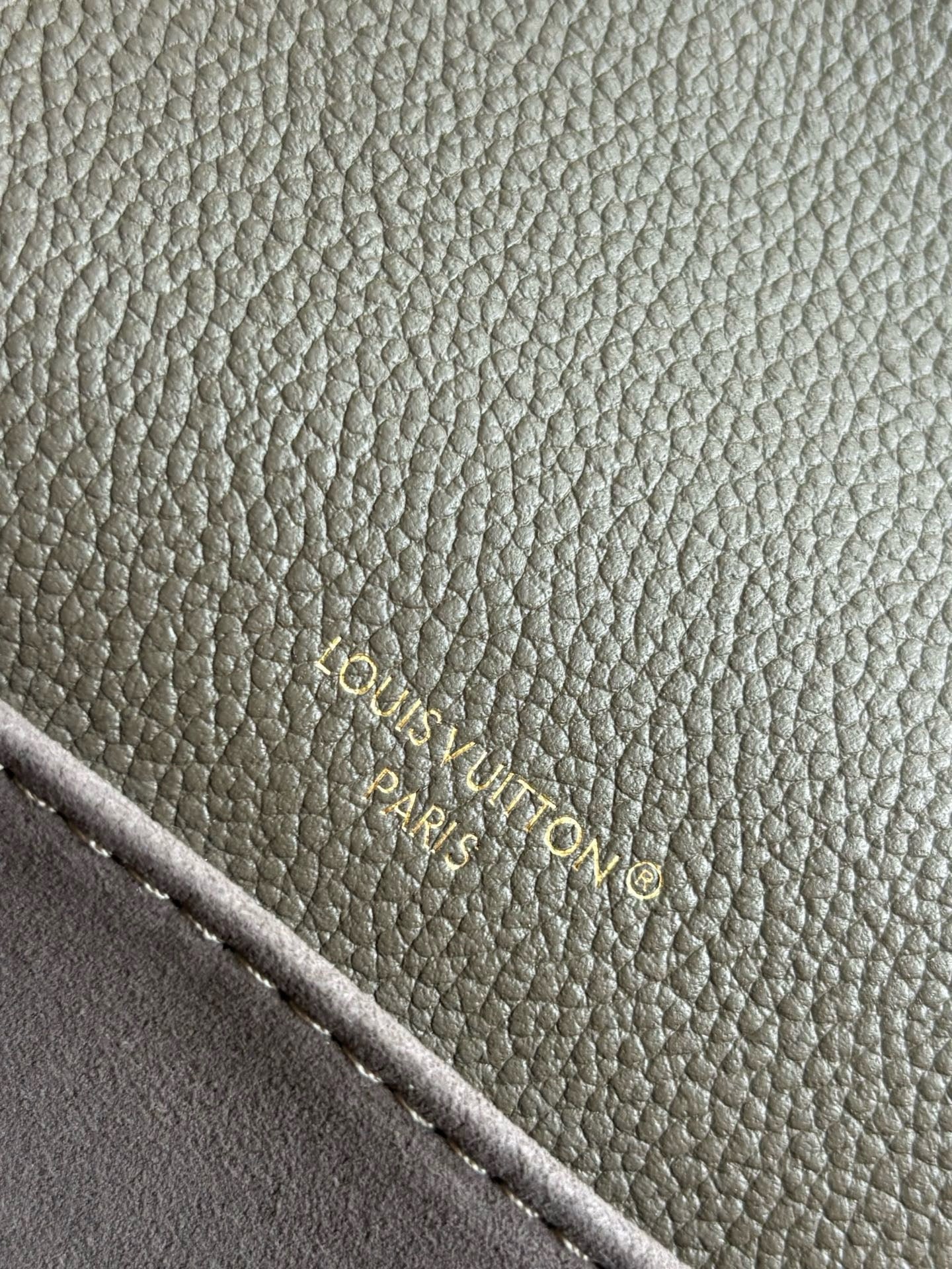 루이비통 / 포쉐트 메티스 이스트 웨스트