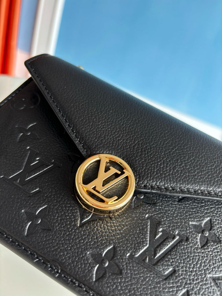 루이비통 / 월릿 온 체인 로지