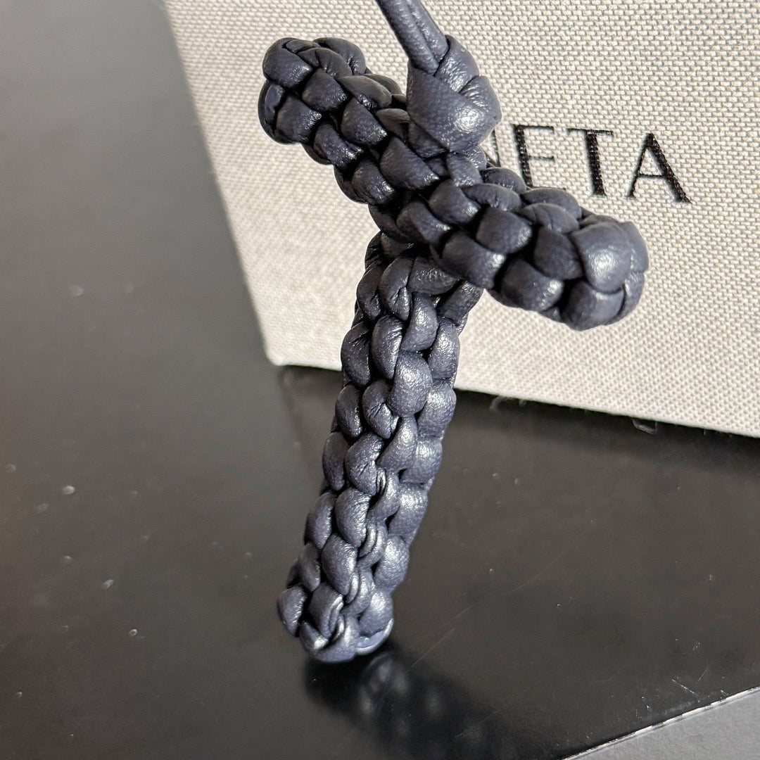 보테가 베네타 / 레터 T 참