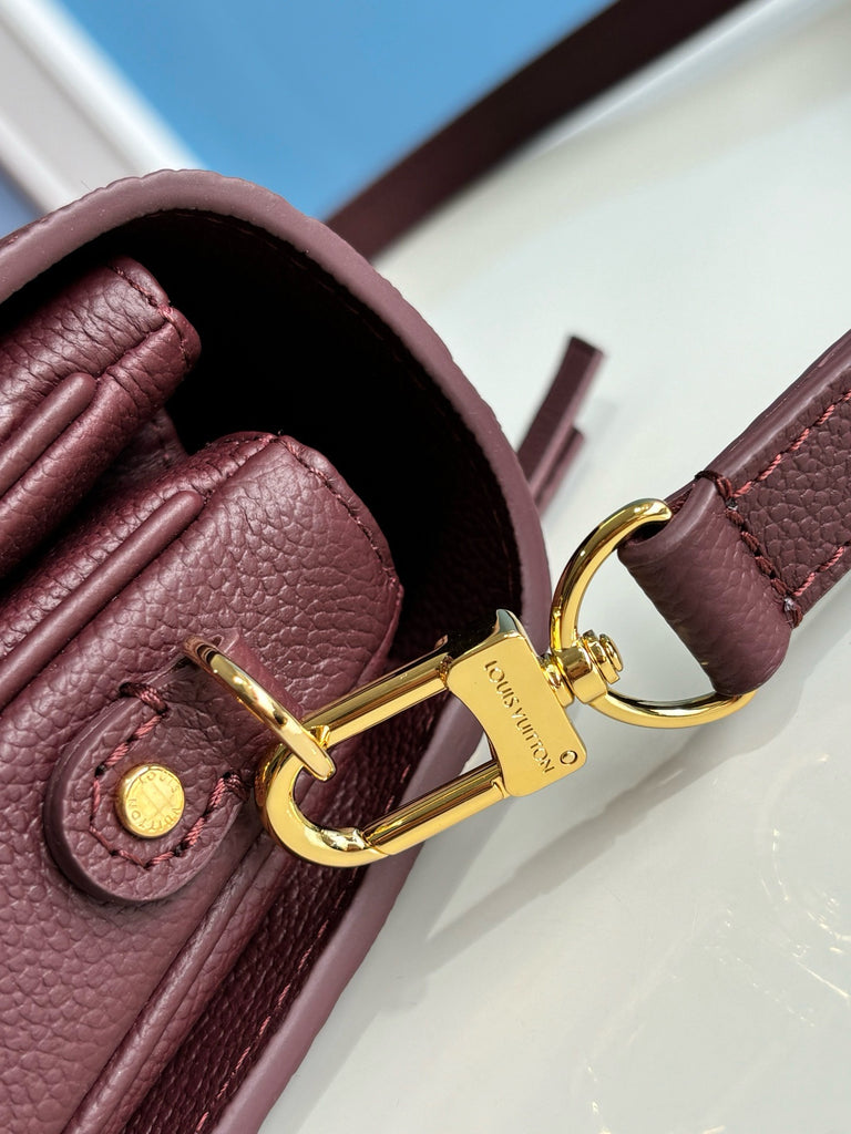 루이비통 / 포쉐트 메티스