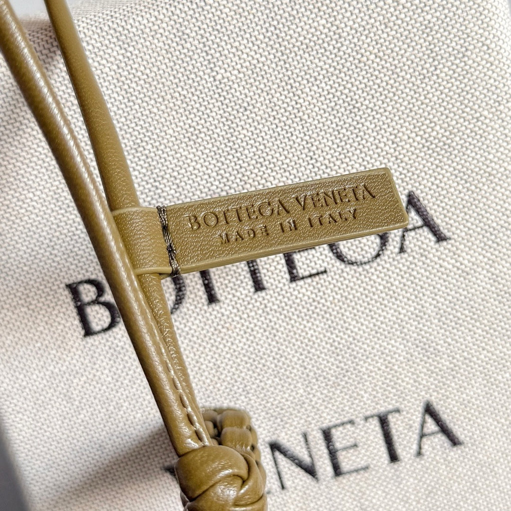 보테가 베네타 / 레터 F 참