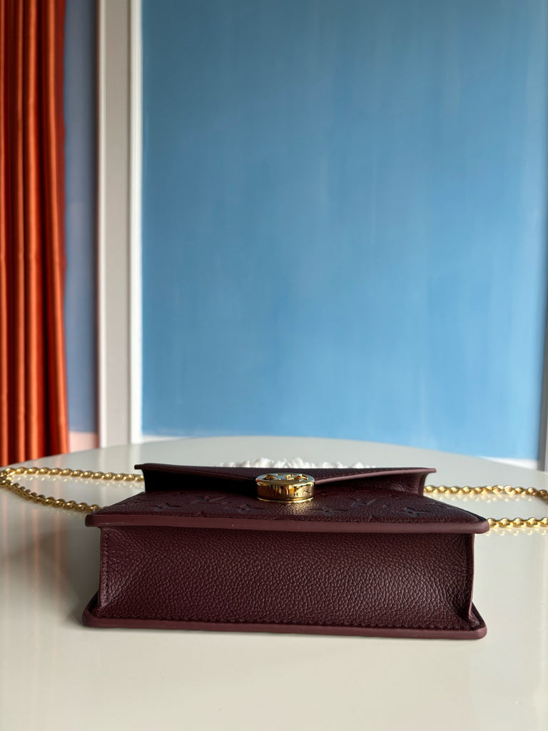 루이비통 / 월릿 온 체인 로지