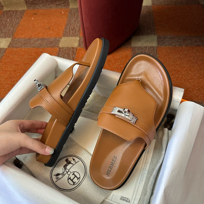 에르메스 / 엠파이어 켈리 버클 카프스킨 샌들