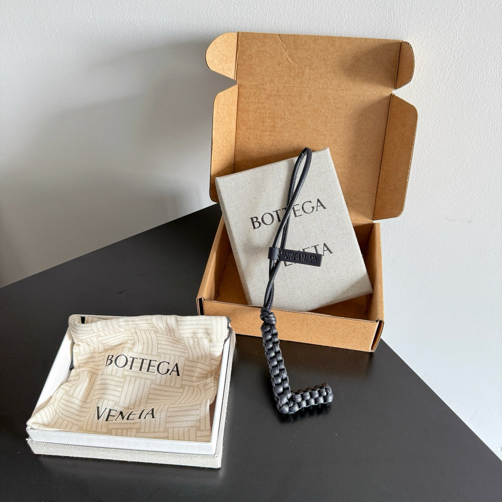 보테가 베네타 / 레터 L 참