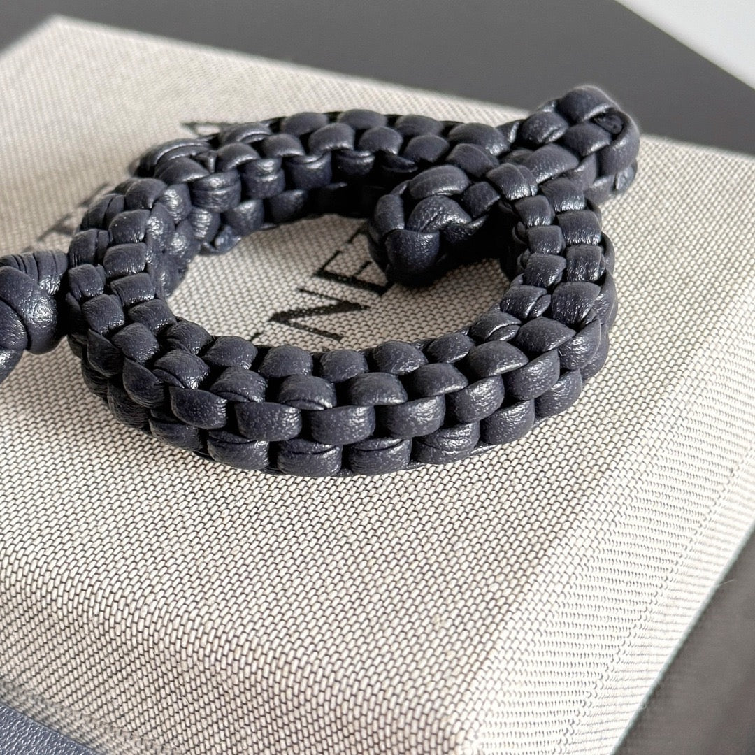 보테가 베네타 / 레터 Q 참