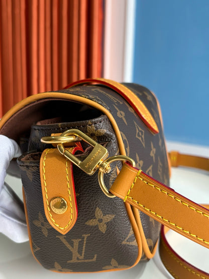 루이비통 / 카고 웨어러블 월릿