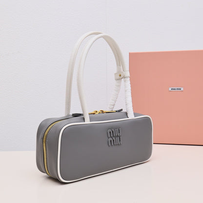 미우미우 / 가죽 보 백