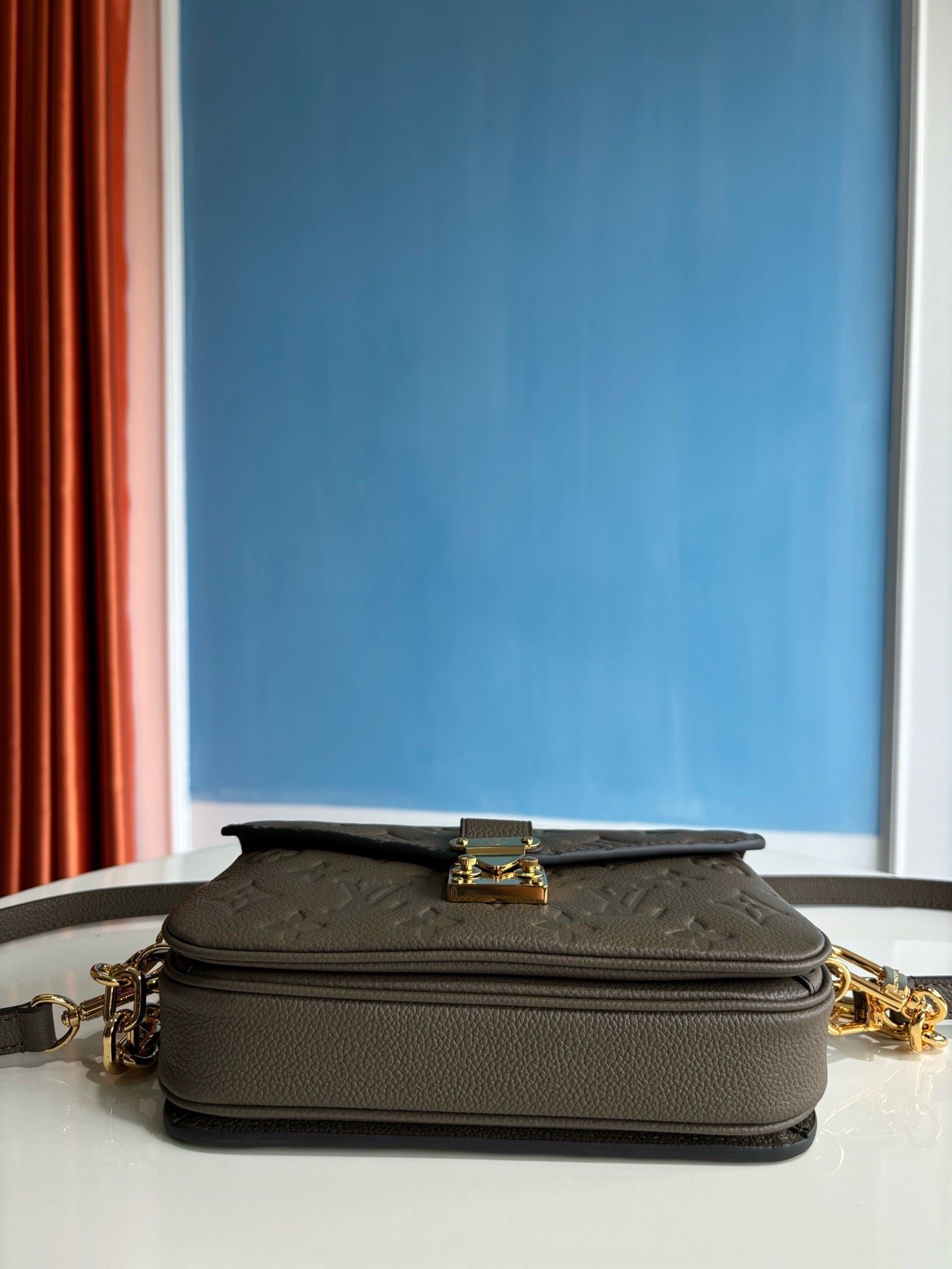 루이비통 / 포쉐트 메티스 이스트 웨스트