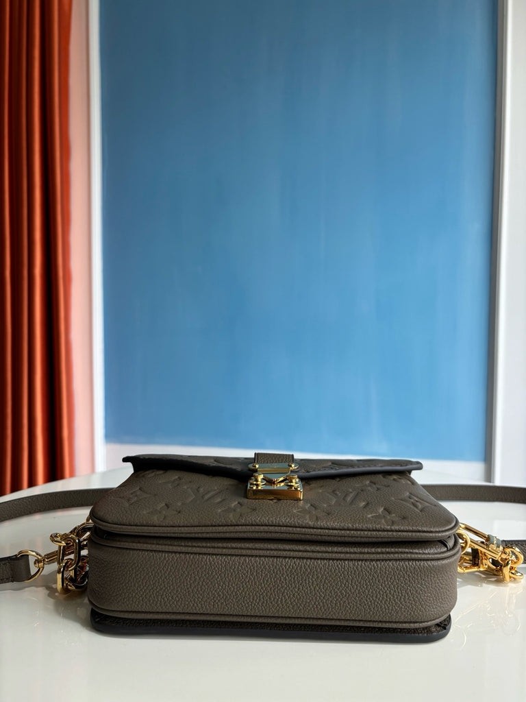 루이비통 / 포쉐트 메티스 이스트 웨스트