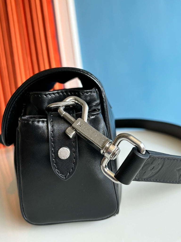 루이비통 / 카고 웨어러블 월릿