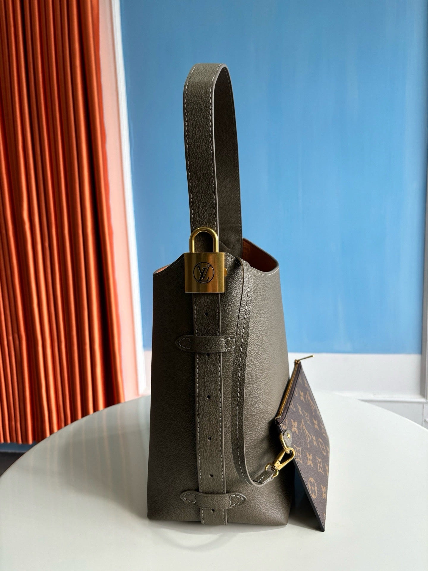 루이비통 / 로우 키 호보 PM