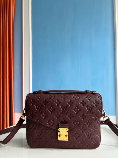 루이비통 / 포쉐트 메티스