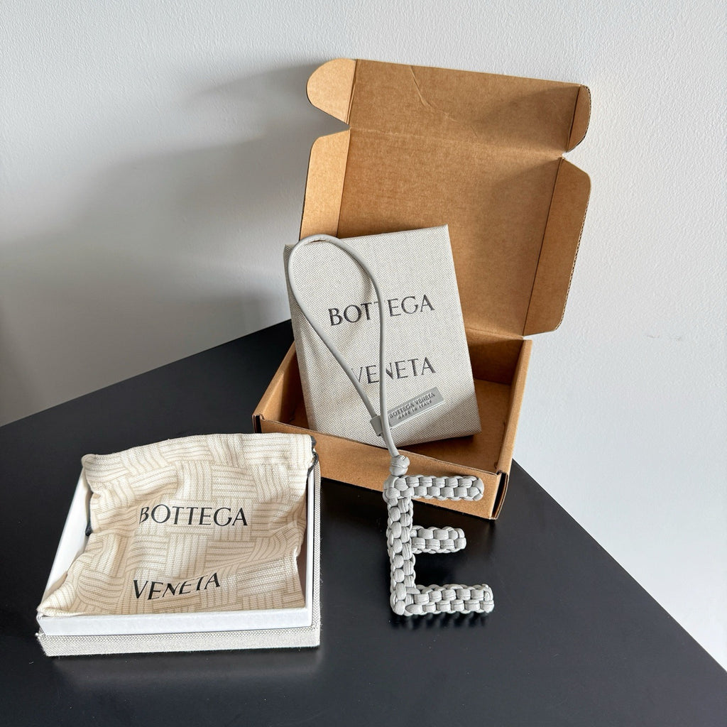 보테가 베네타 / 레터 E 참