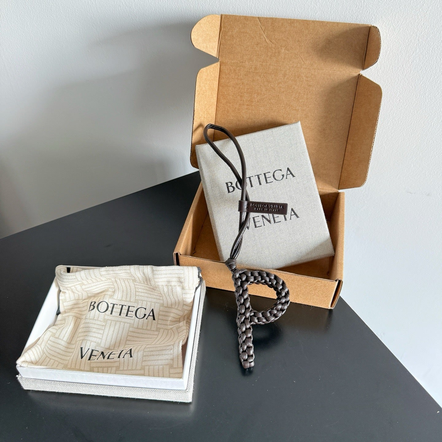 보테가 베네타 / 레터 P 참