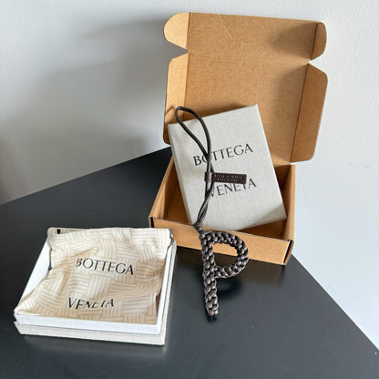 보테가 베네타 / 레터 P 참