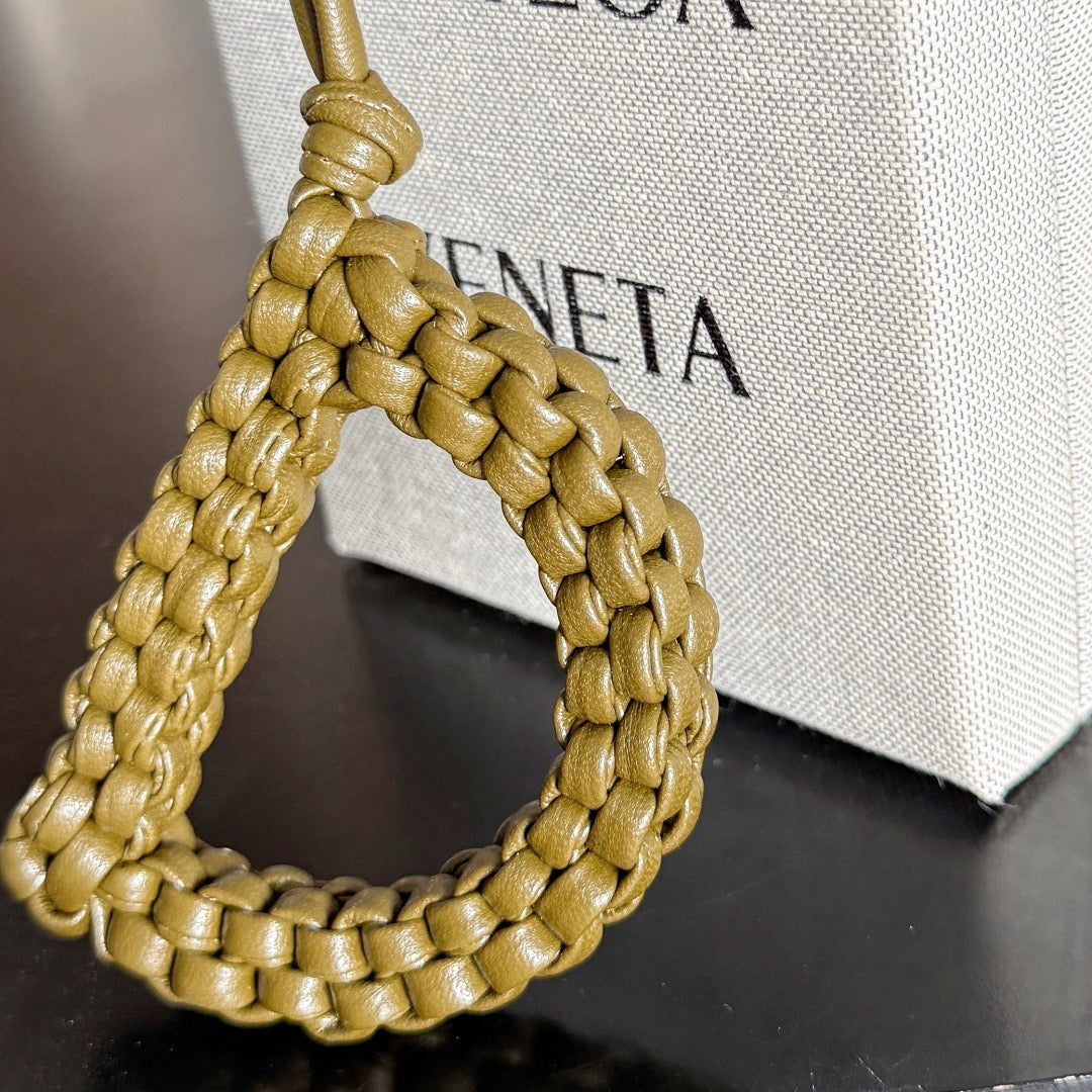 보테가 베네타 / 레터 D 참