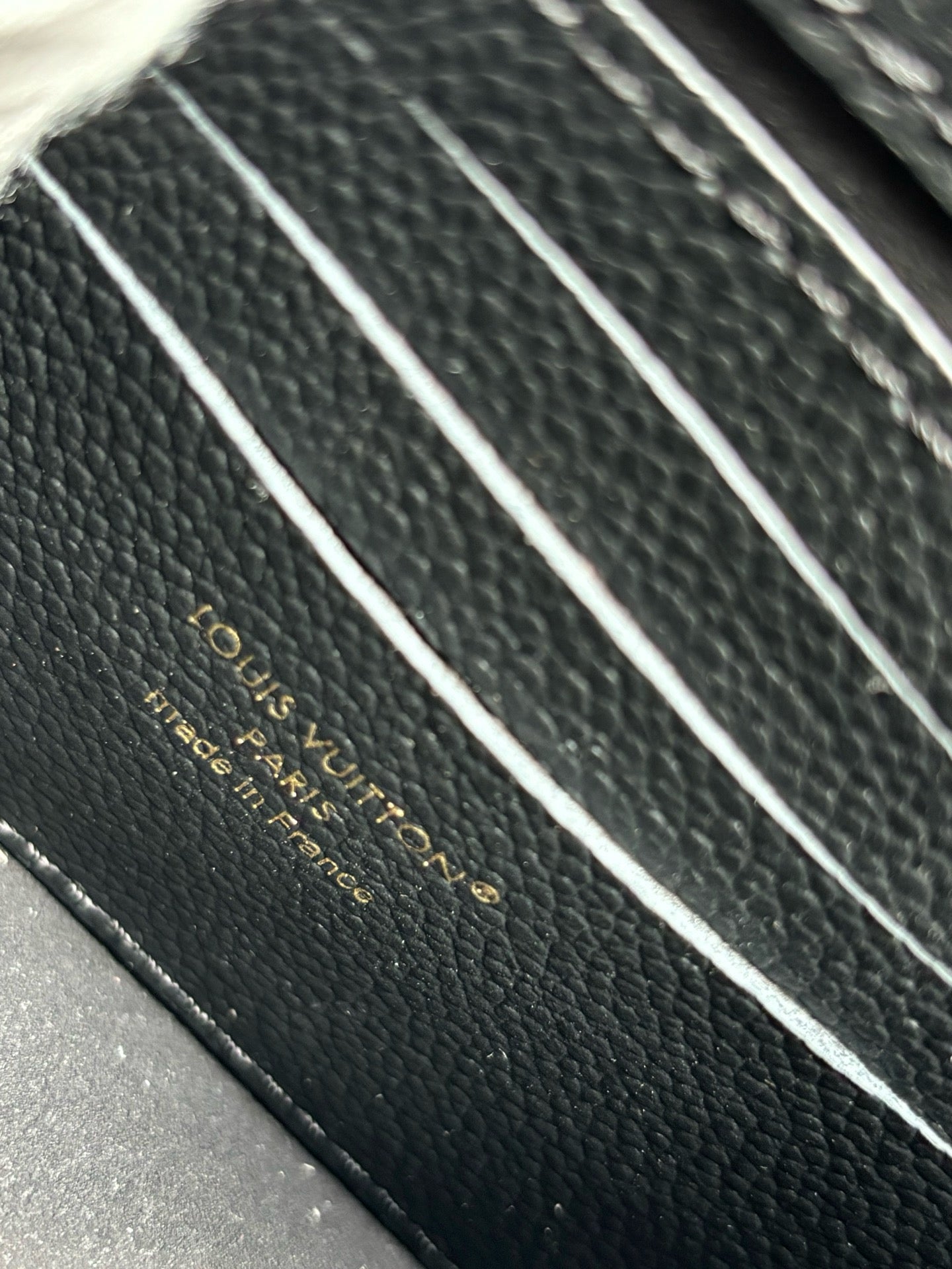 루이비통 / 월릿 온 체인 로지