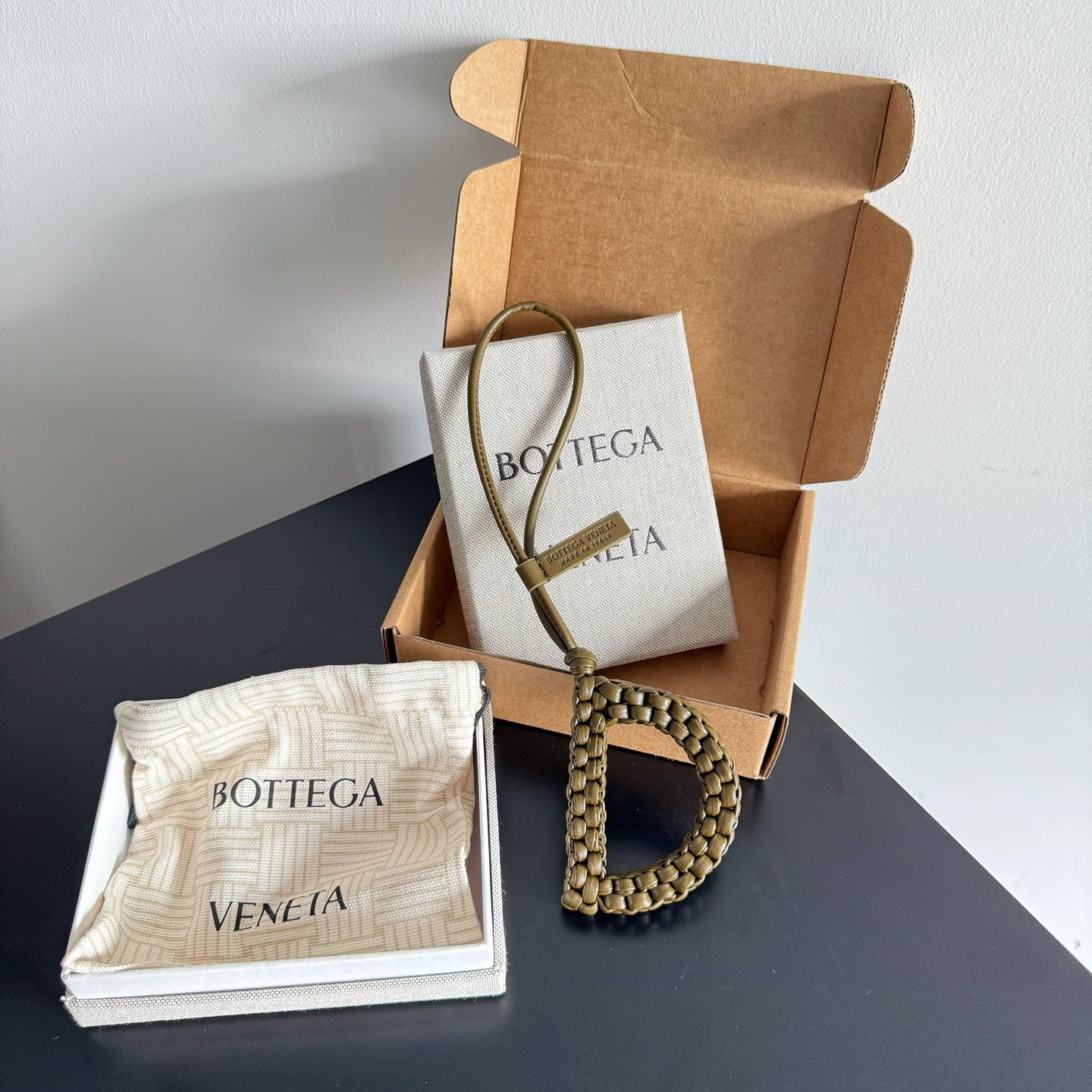 보테가 베네타 / 레터 D 참