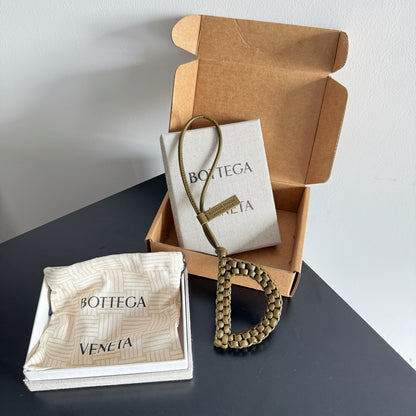 보테가 베네타 / 레터 D 참