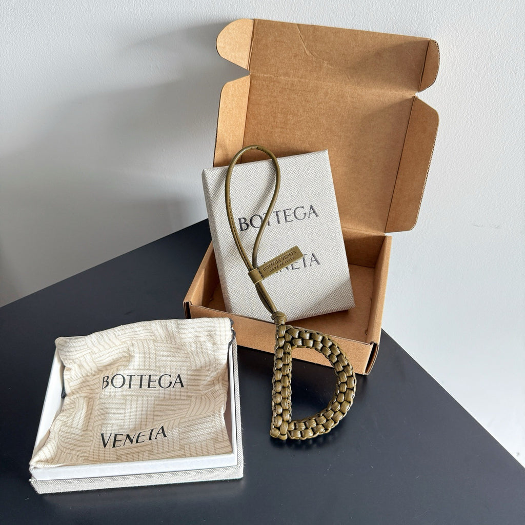 보테가 베네타 / 레터 D 참