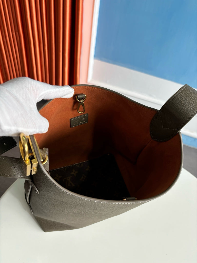 루이비통 / 로우 키 호보 PM