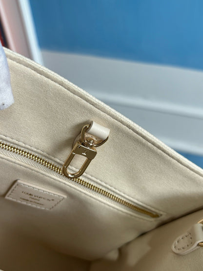 루이비통 / 온더고 PM