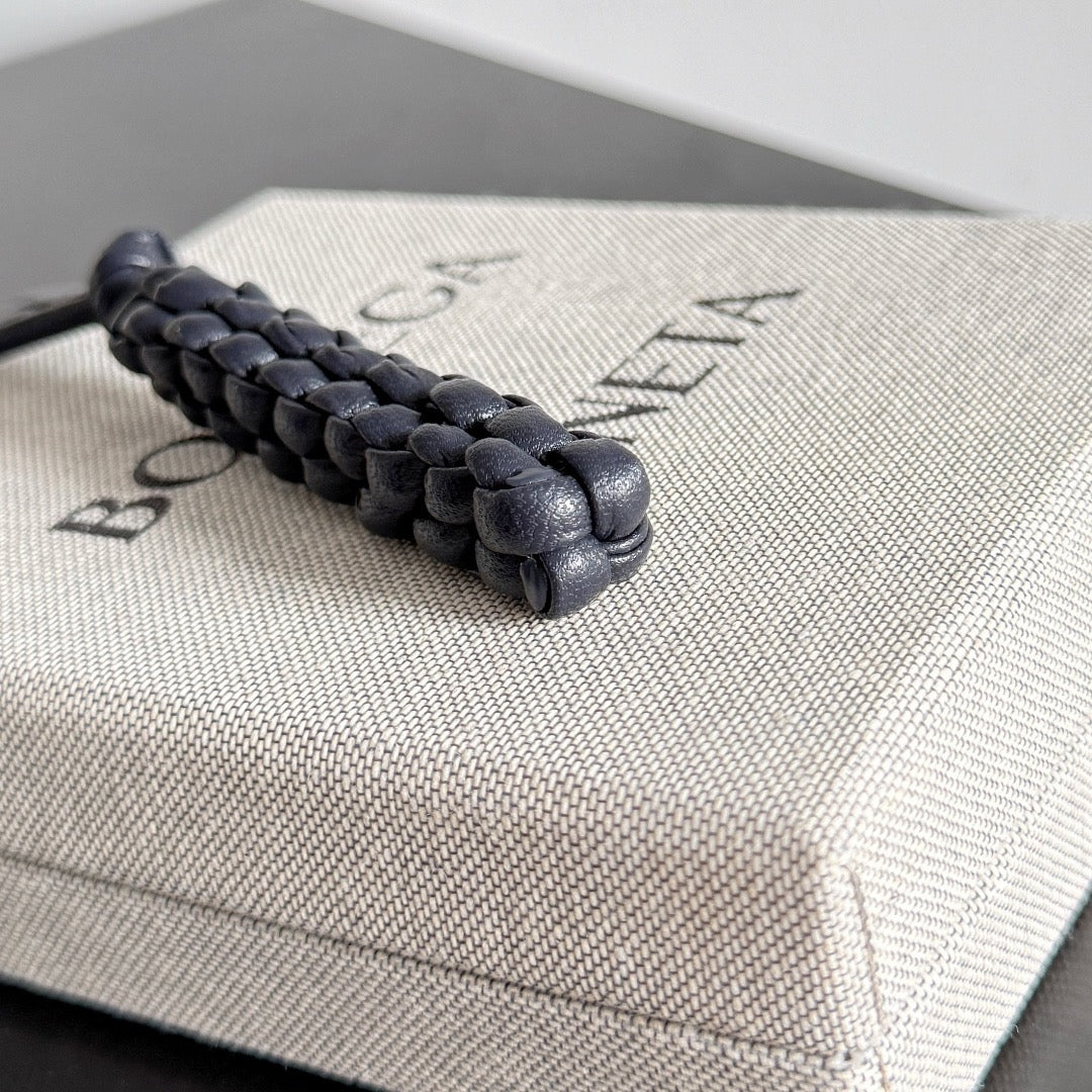 보테가 베네타 / 레터 I 참