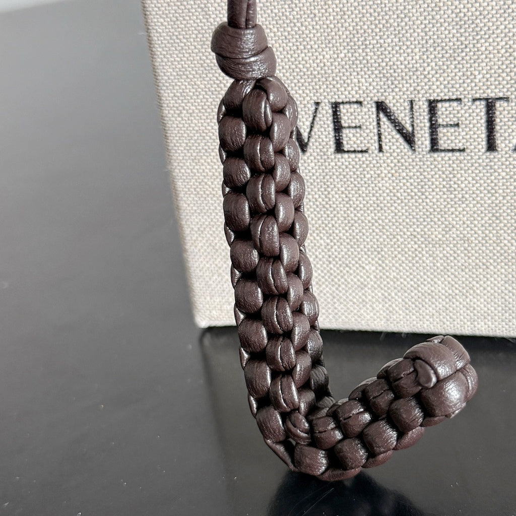 보테가 베네타 / 레터 J 참