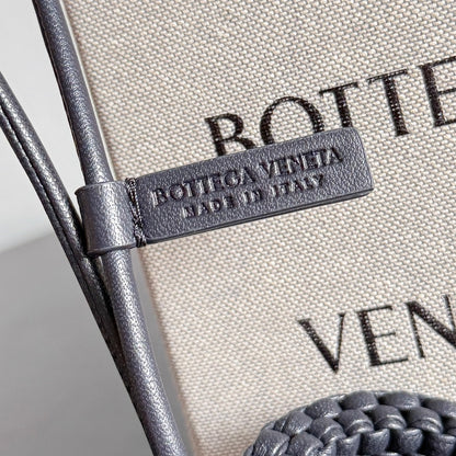 보테가 베네타 / 레터 Q 참