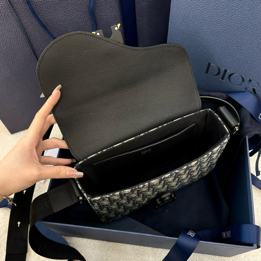 디올 / Saddle 스몰 플랩 메신저백