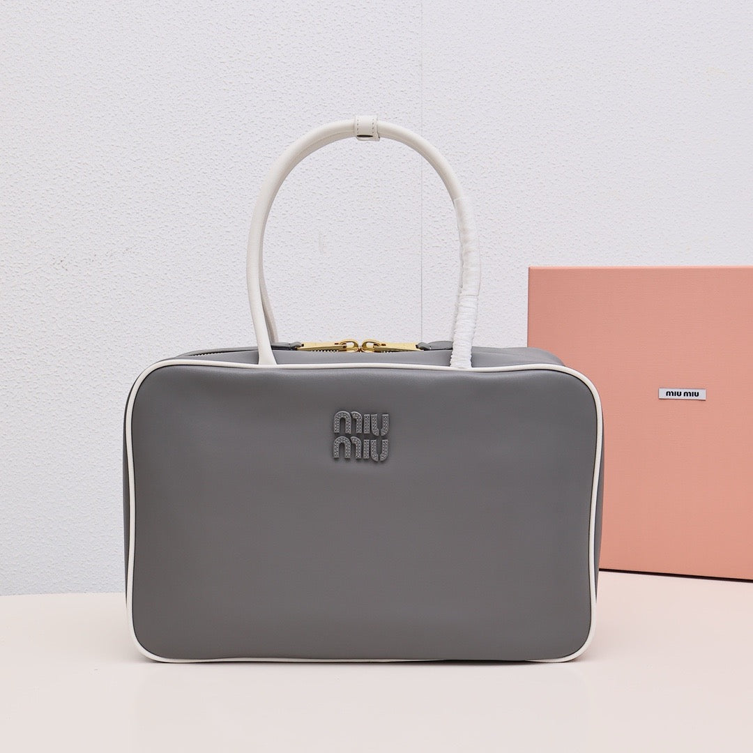 미우미우 / 가죽 보 백