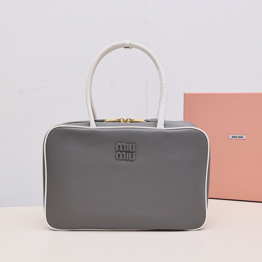 미우미우 / 가죽 보 백