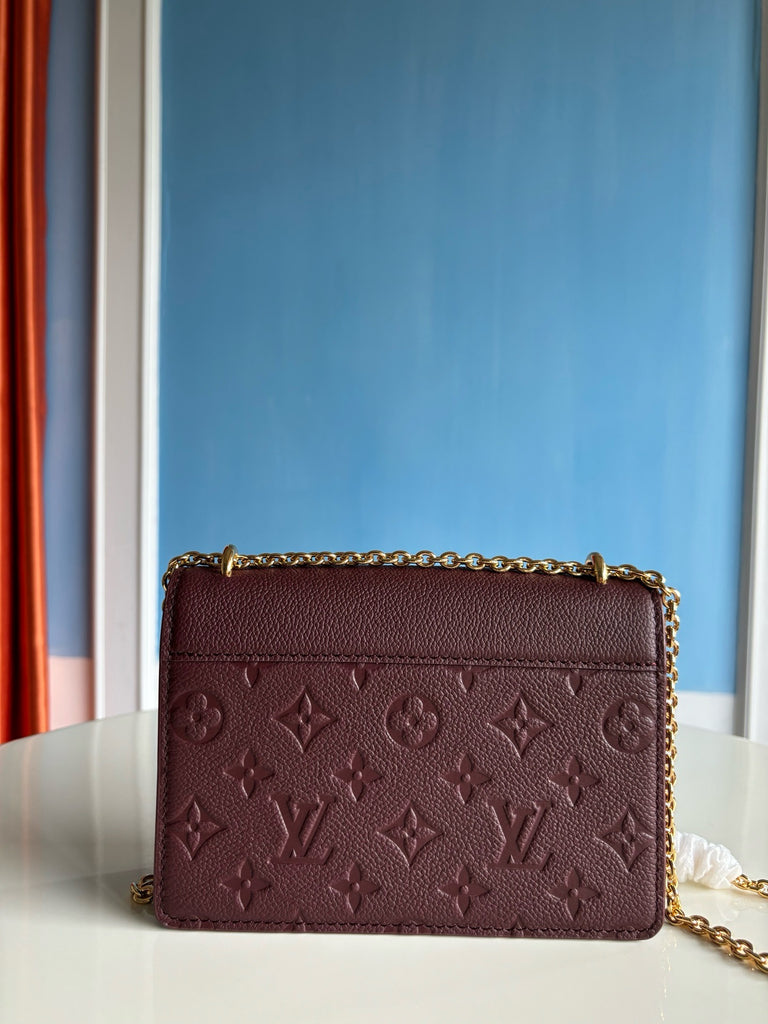 루이비통 / 월릿 온 체인 로지