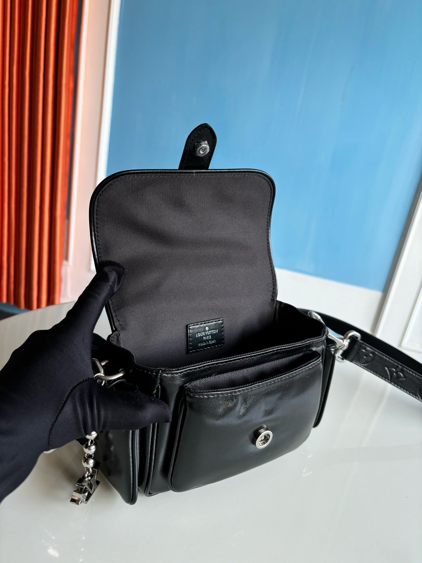 루이비통 / 카고 웨어러블 월릿