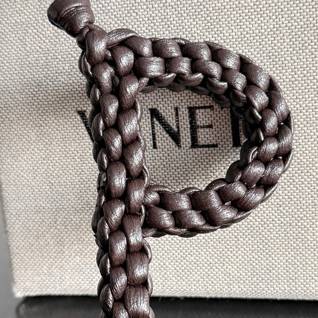 보테가 베네타 / 레터 P 참