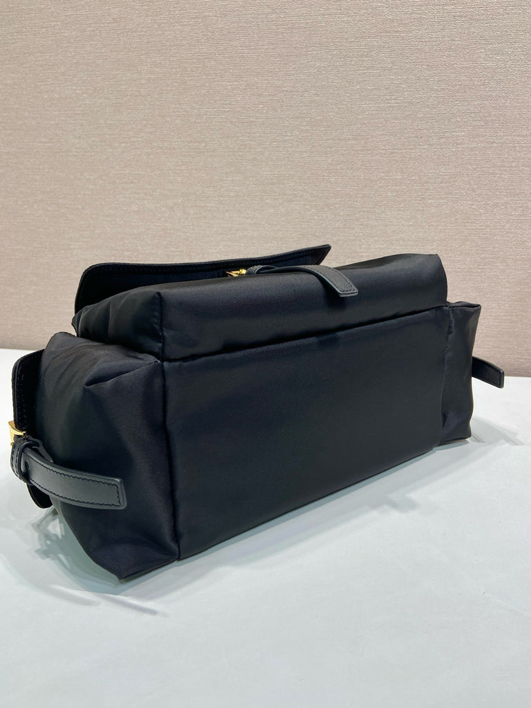 프라다 / 익스플로어 미디엄 리나일론 및 가죽 토트백