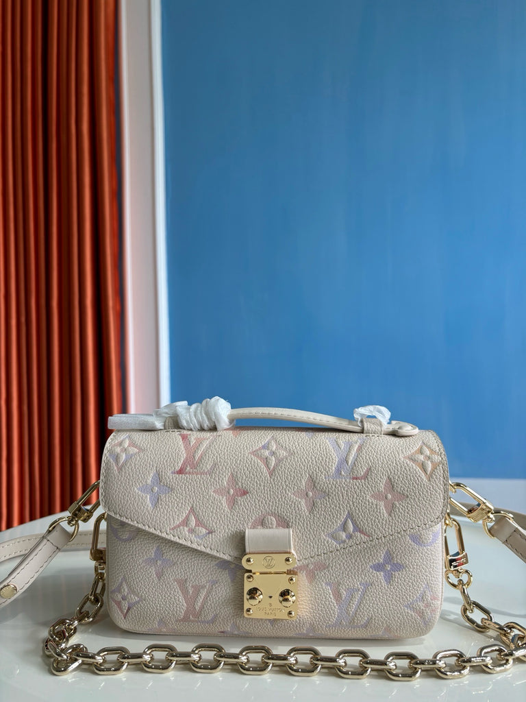 루이비통 / 포쉐트 메티스 이스트 웨스트