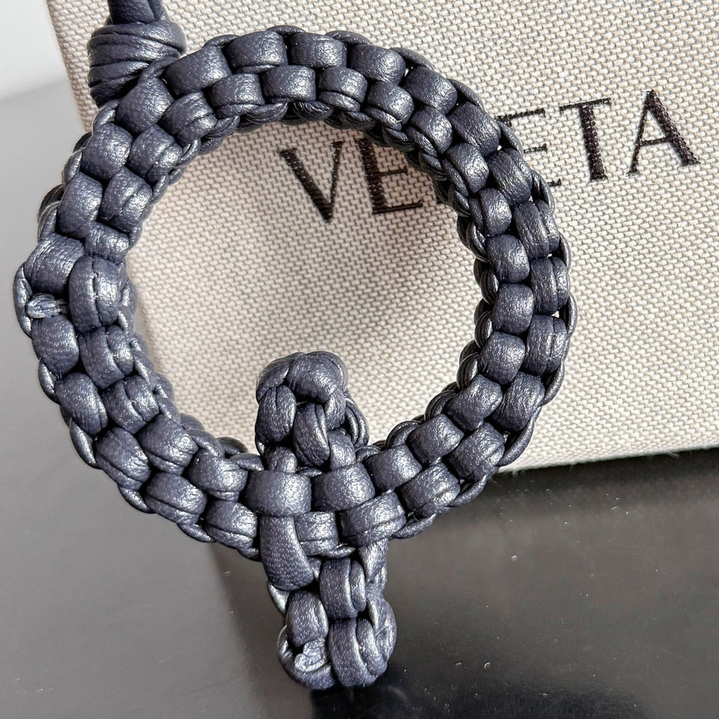 보테가 베네타 / 레터 Q 참