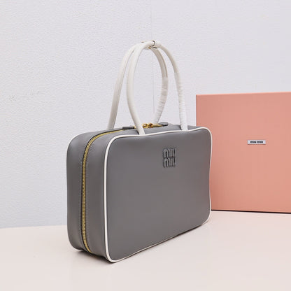 미우미우 / 가죽 보 백