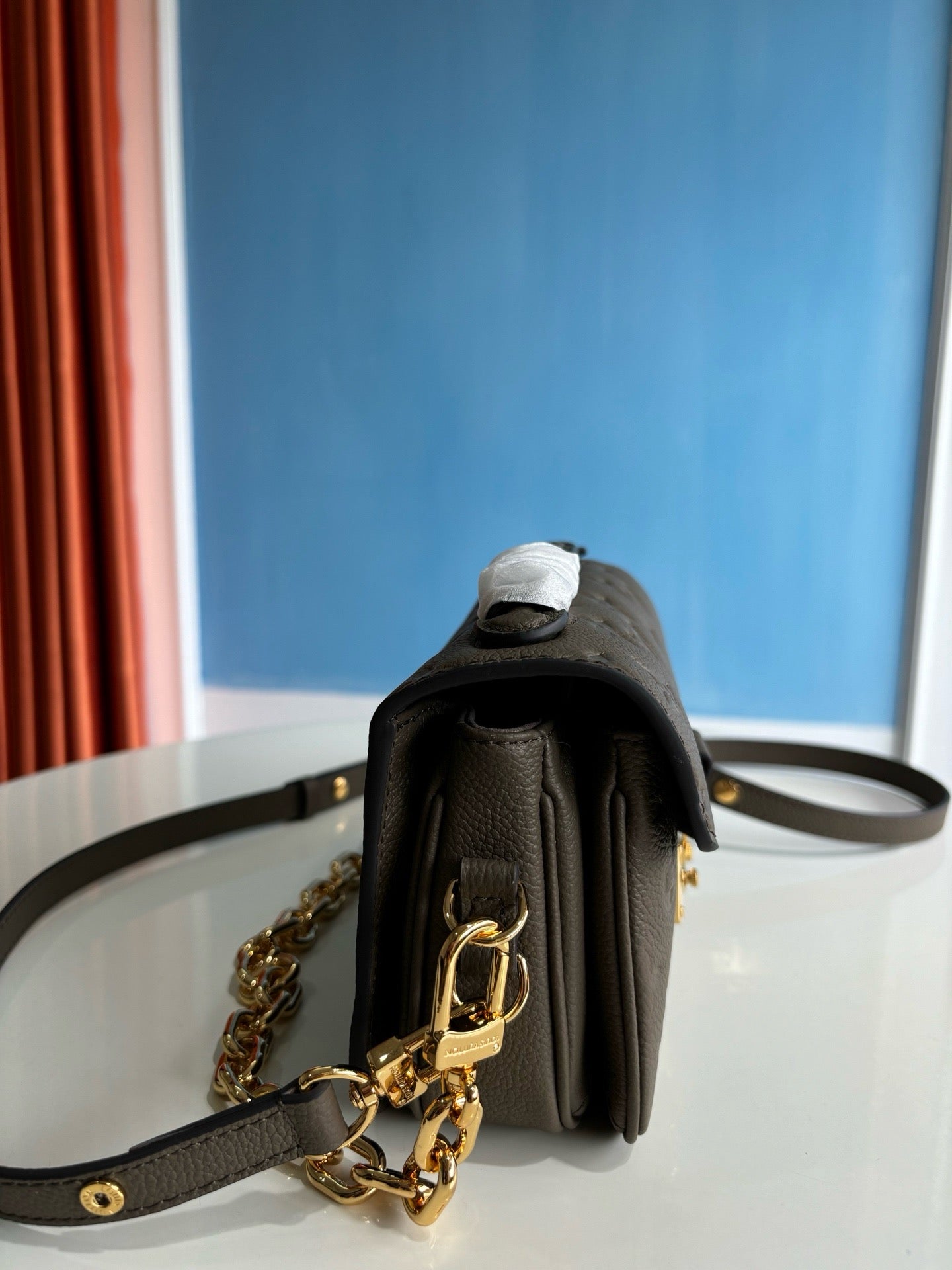 루이비통 / 포쉐트 메티스 이스트 웨스트