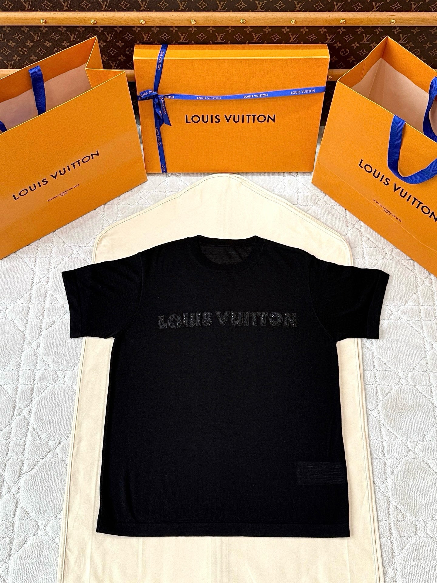 루이비통 / LV 엠보 로고 티셔츠