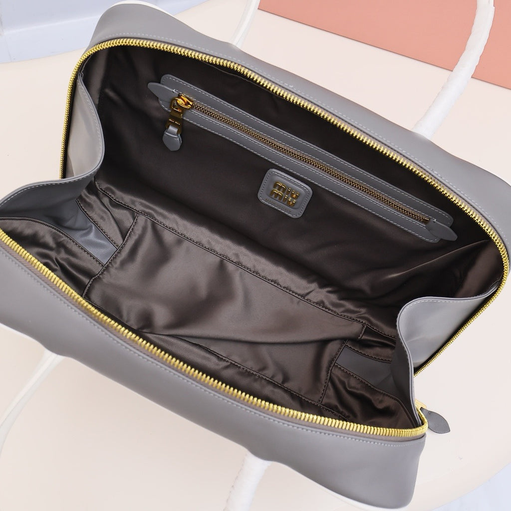 미우미우 / 가죽 보 백