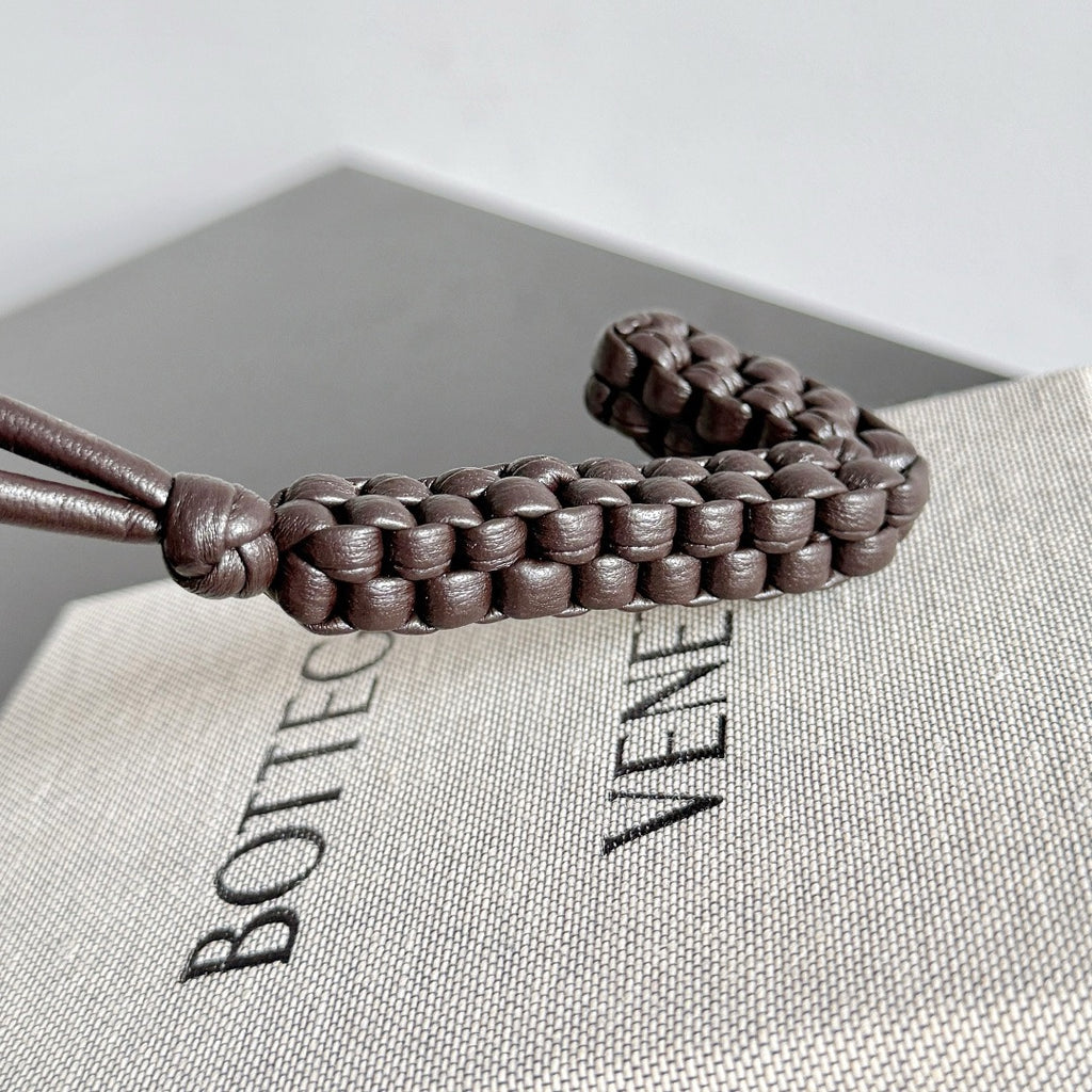 보테가 베네타 / 레터 J 참